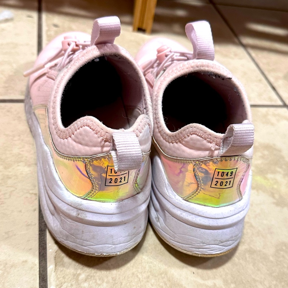 Limited Edition Clove 2021 Holographic Sneakers 👟 💿